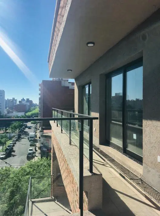 Departamento en venta dos dormitorios con balcon frente y terraza Abasto Rosario 2