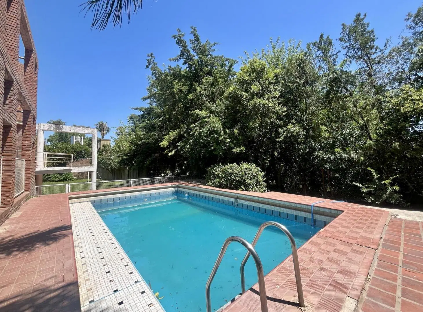 Casa en venta con pileta en Funes 5
