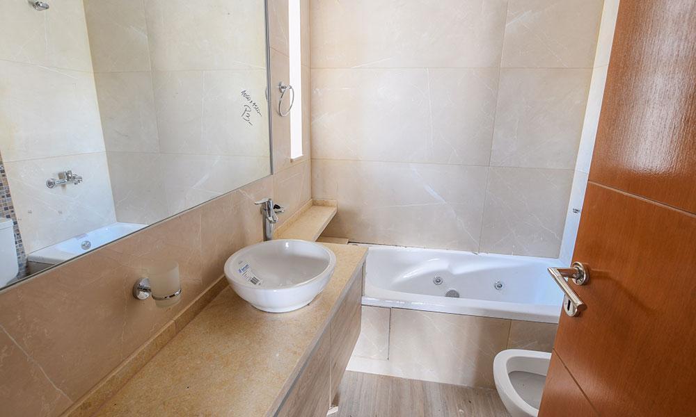 Departamento 3 dormitorios con cochera en venta Pichincha