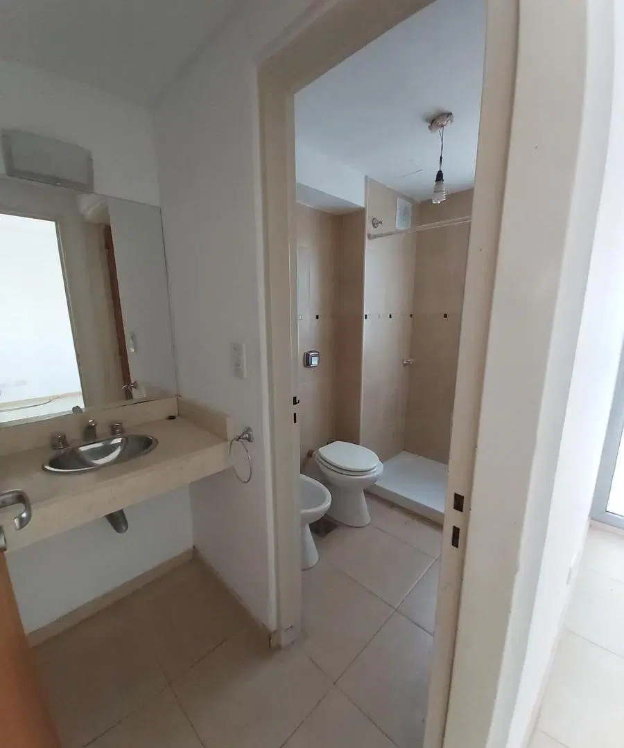 Departamento un dormitorio y cochera en venta Pichincha 2