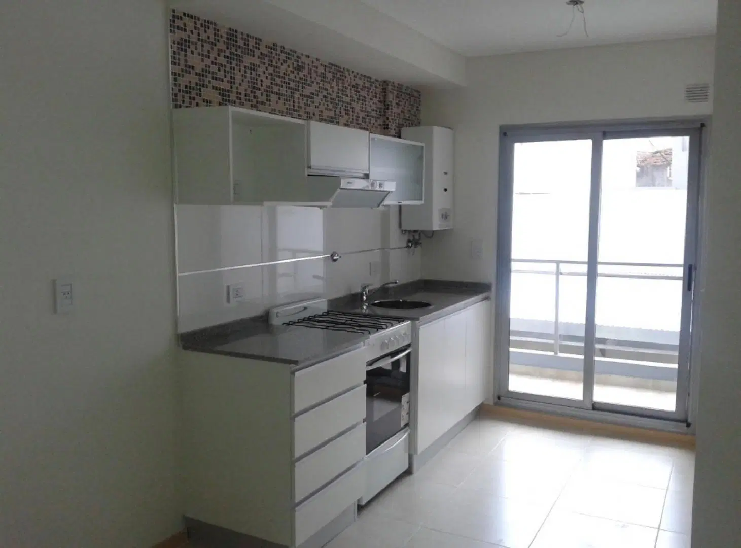 Departamento un dormitorio y cochera en venta Pichincha 4