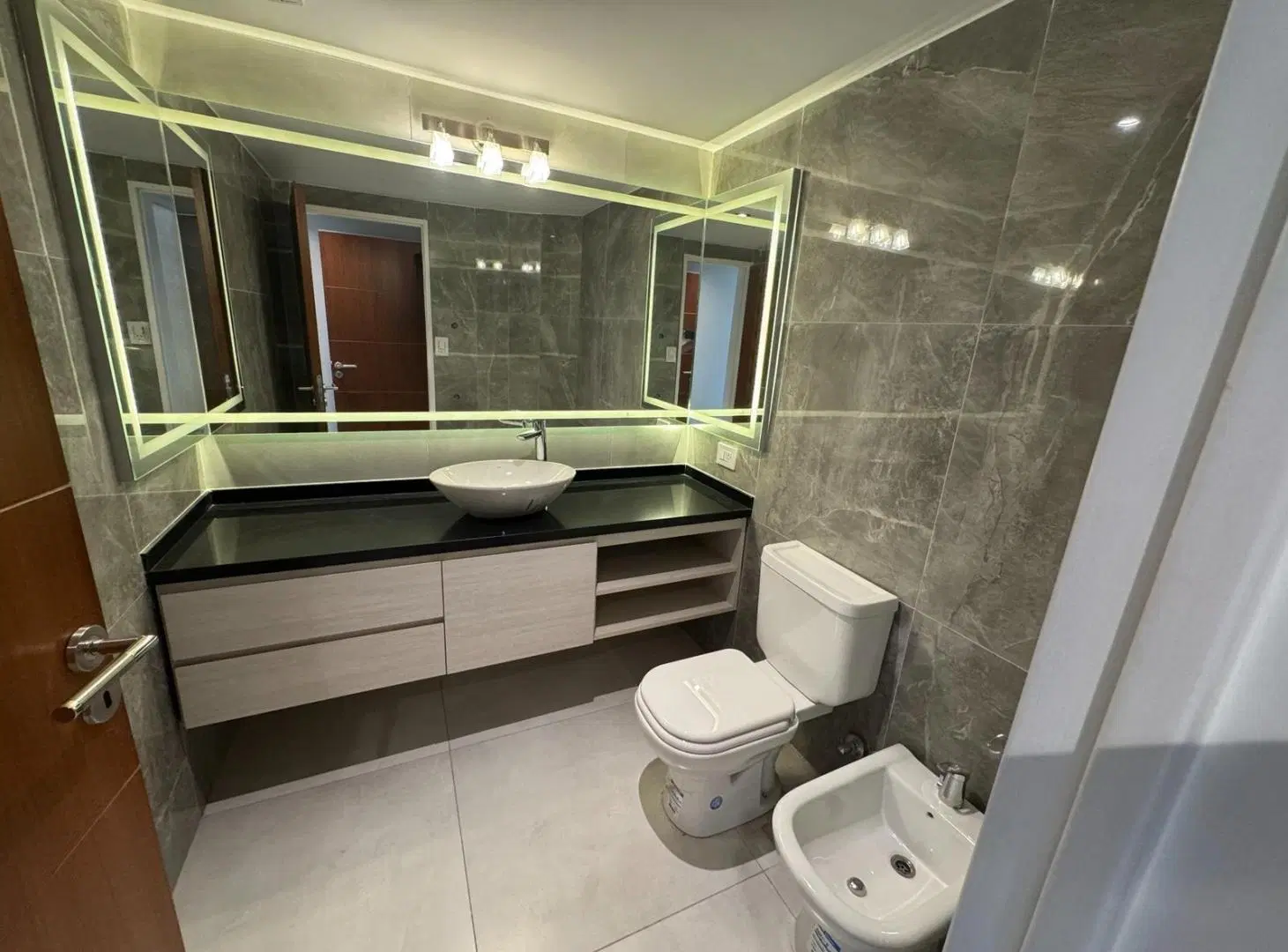 Departamento tres dormitorios con cochera en venta Centro 4