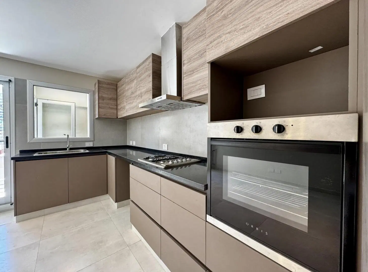 Departamento tres dormitorios con cochera en venta Centro 5