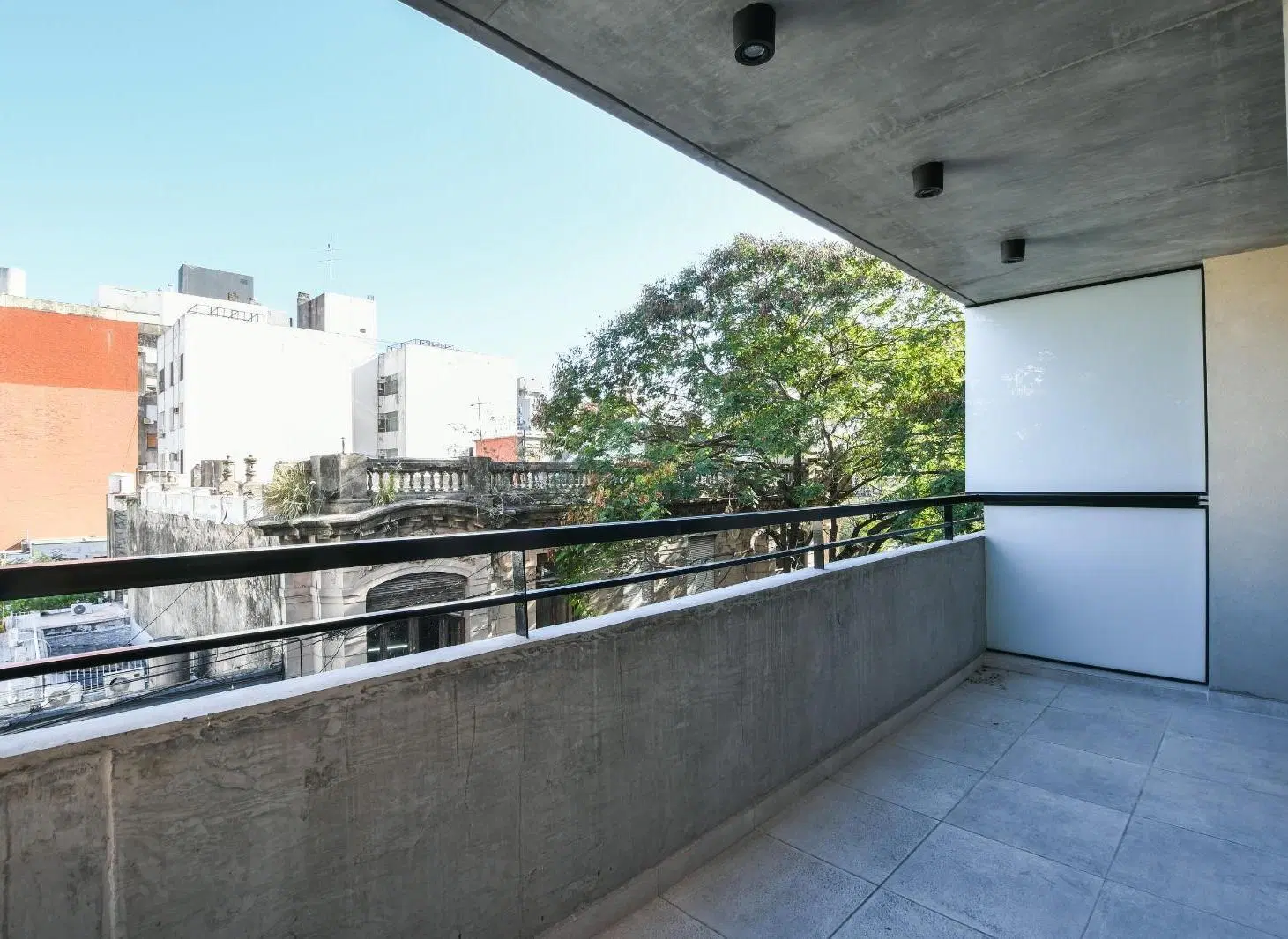 Departamento dos dormitorios CON PATIO en venta Centro 4