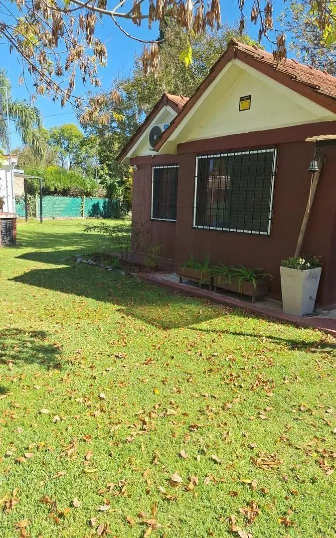 Casa con pileta en venta Funes 4