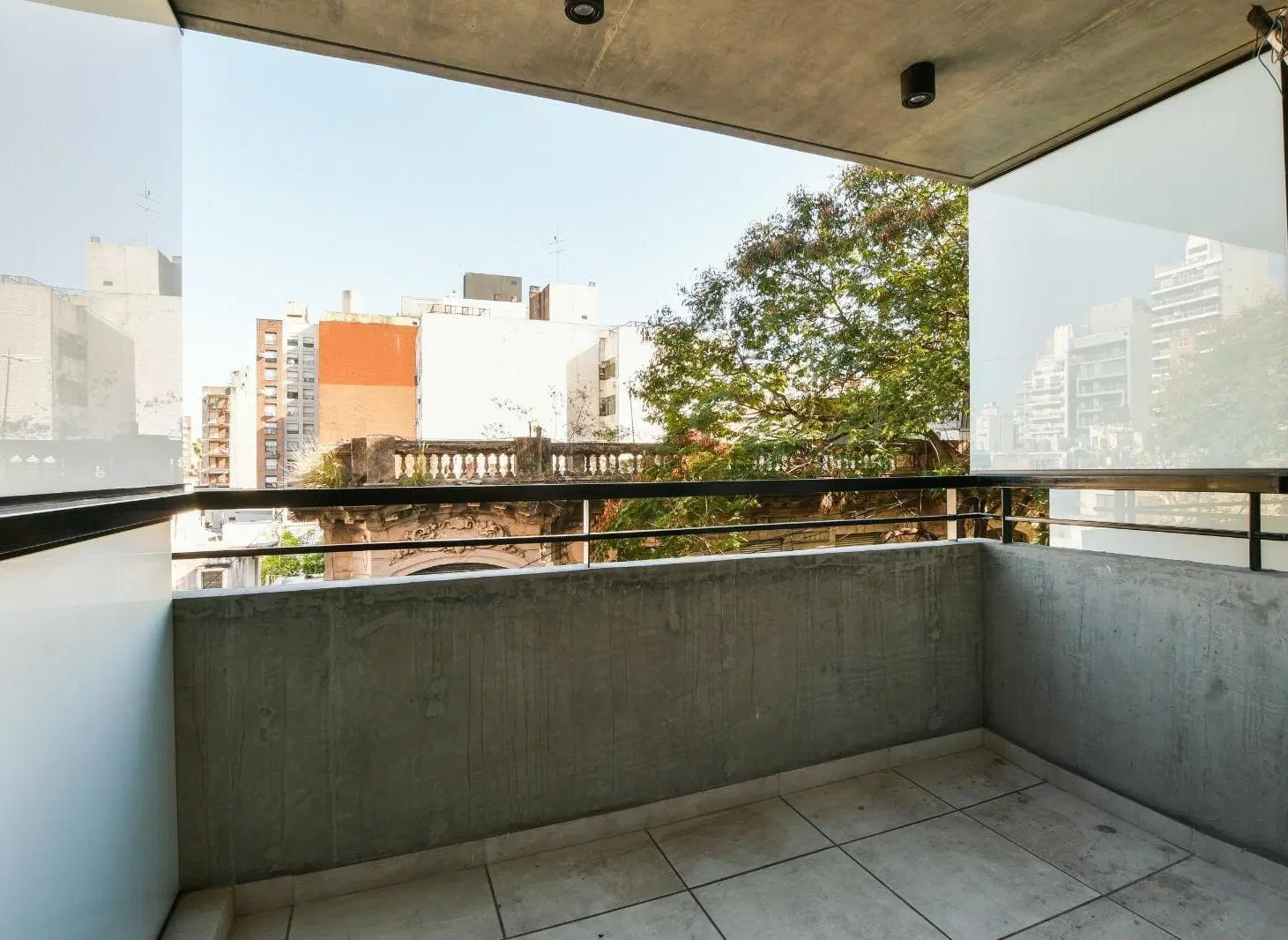 Departamento un dormitorio con patio en venta Centro 3