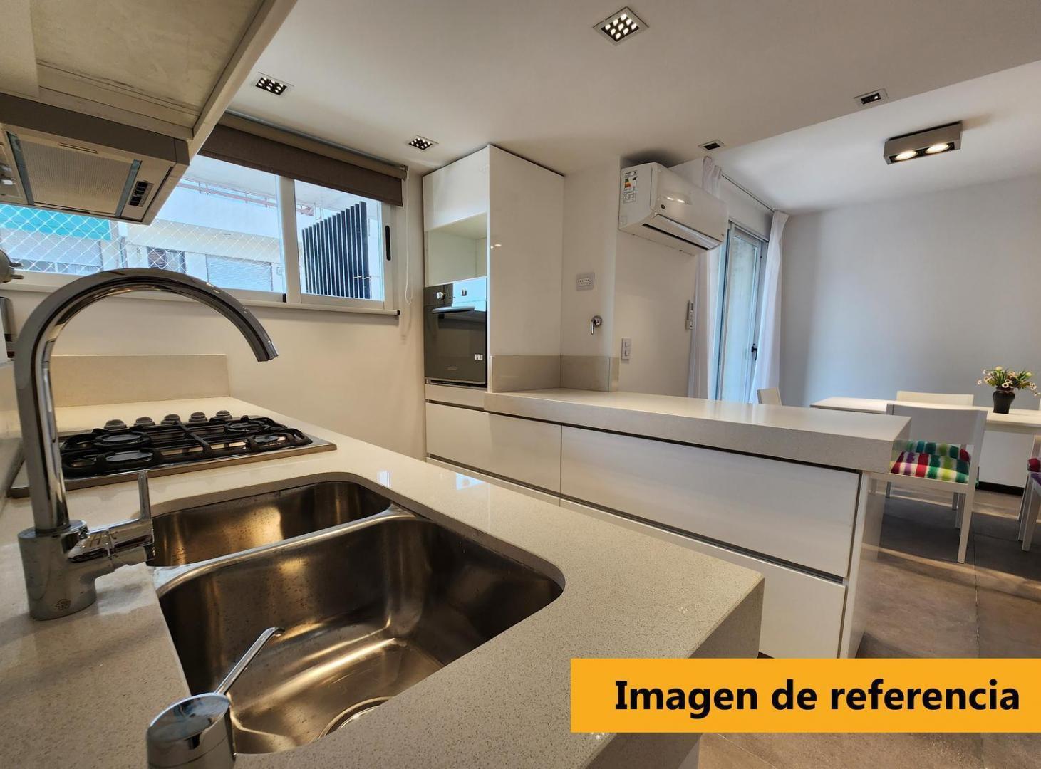 Departamento dos dormitorios y patio en venta Pichincha Rosario