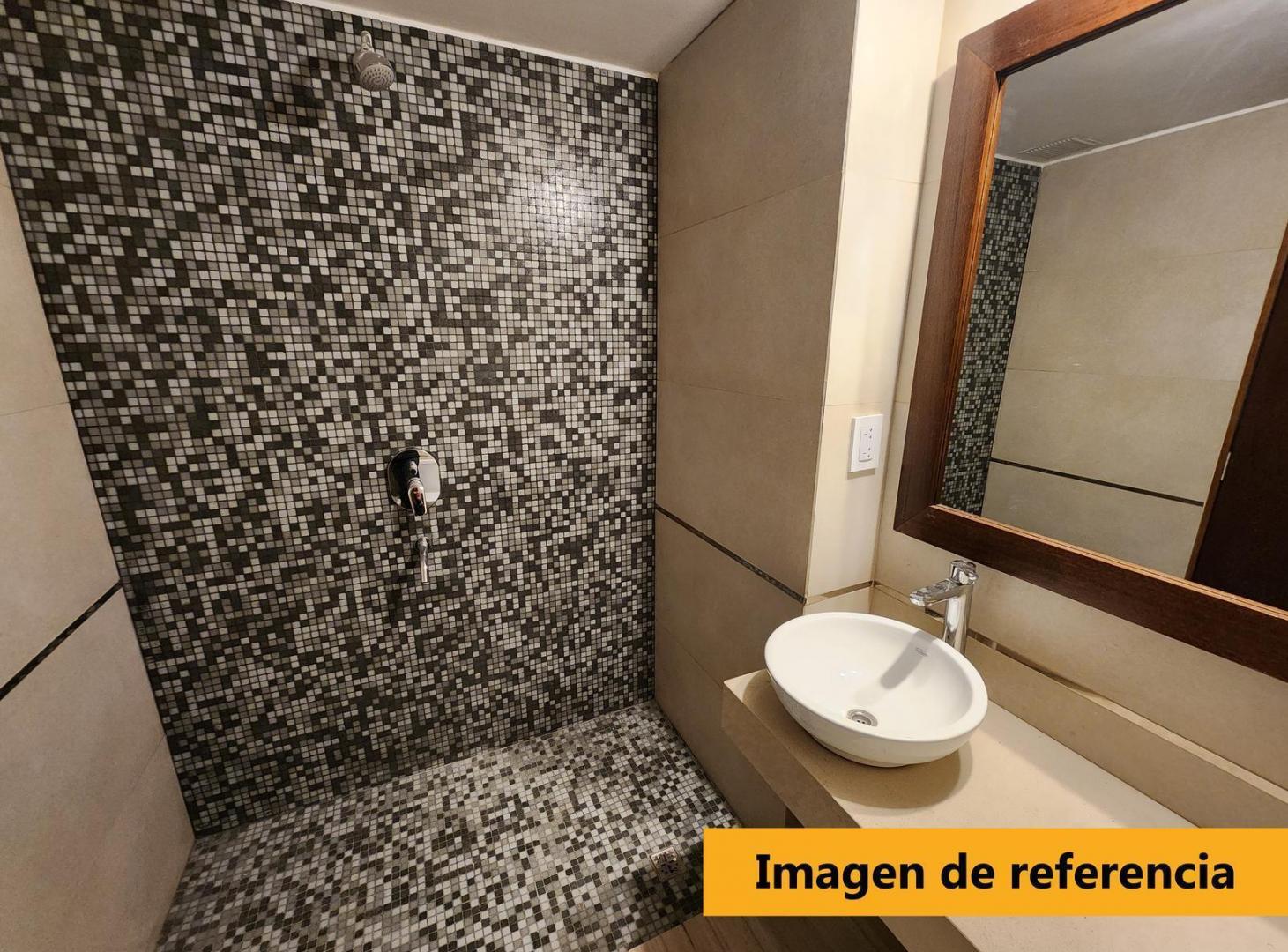 Departamento dos dormitorios y patio en venta Pichincha Rosario