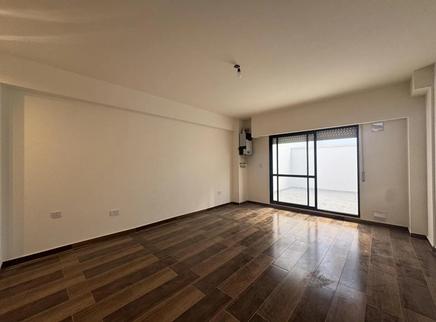 Departamento monoambiente con patio en venta Centro 5