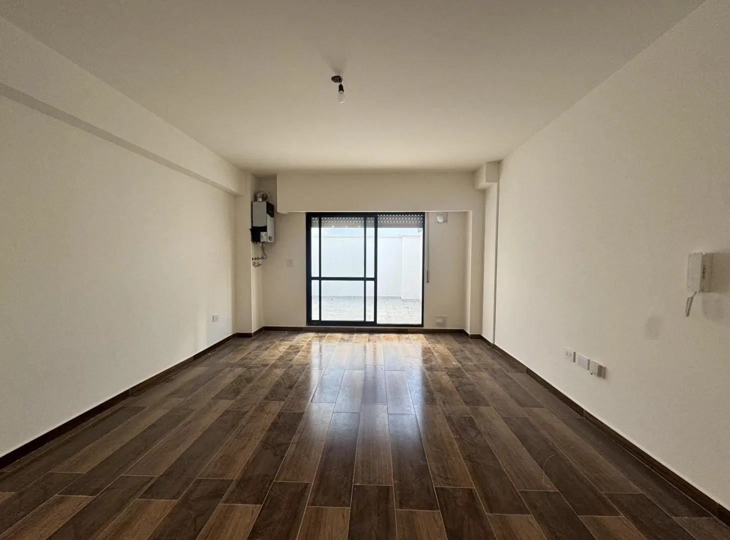 Departamento monoambiente con patio en venta Centro 2