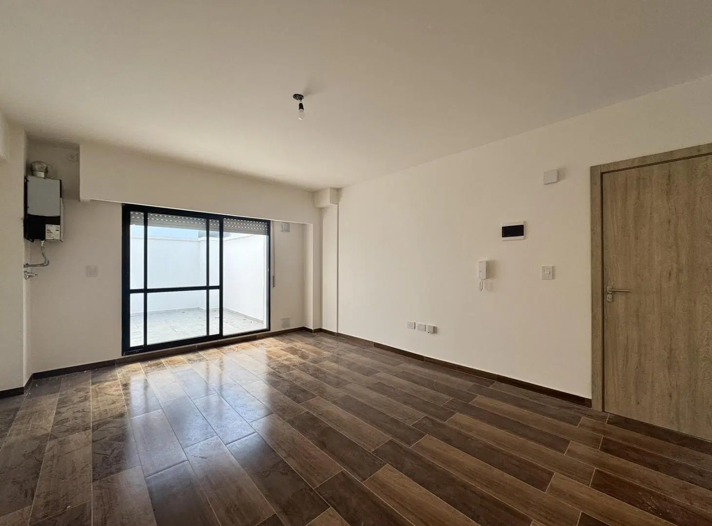 Departamento monoambiente con patio en venta Centro 4