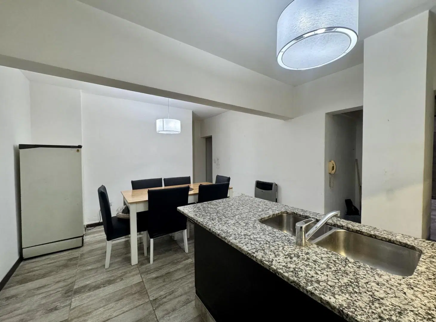 Departamento dos dormitorios con patio en venta centro rosario 3