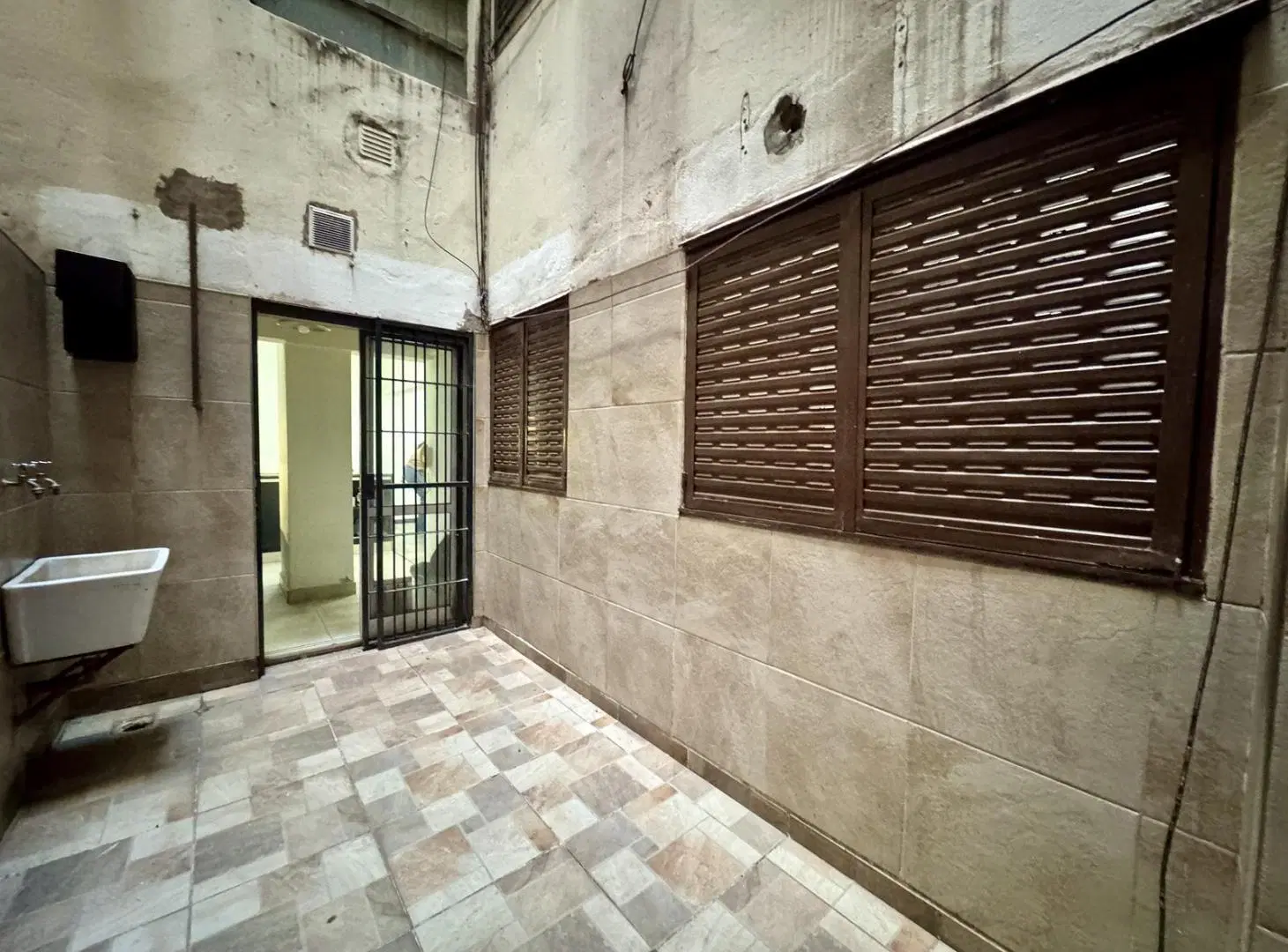 Departamento dos dormitorios con patio en venta centro rosario 8