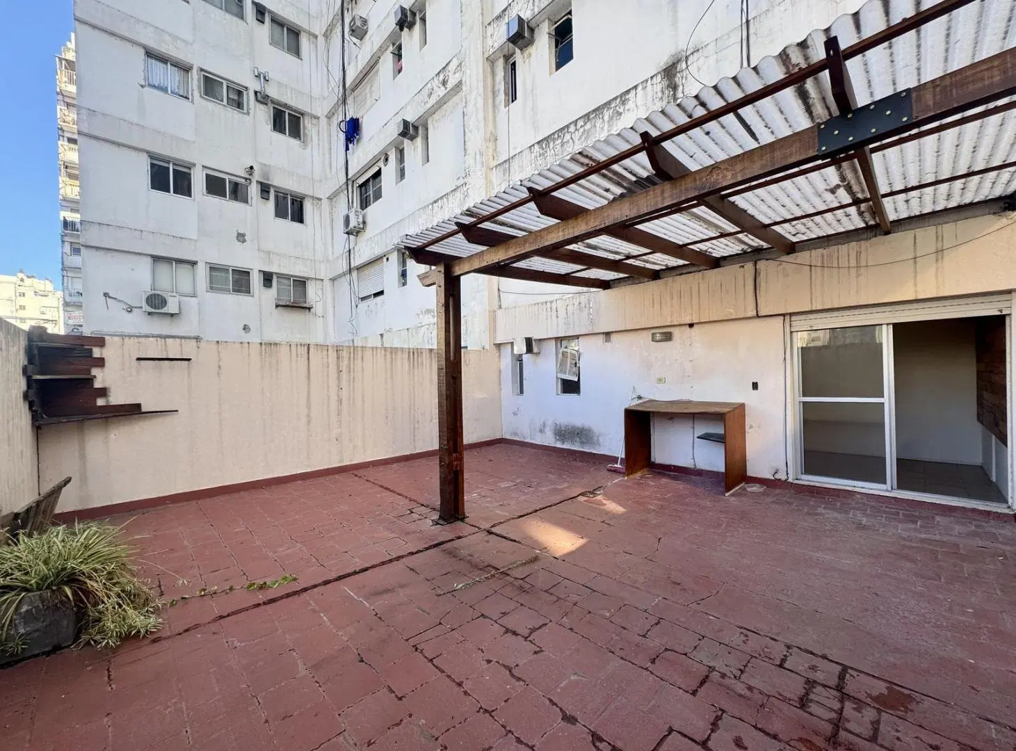 Departamento monoambiente con patio en venta Centro Rosario 2
