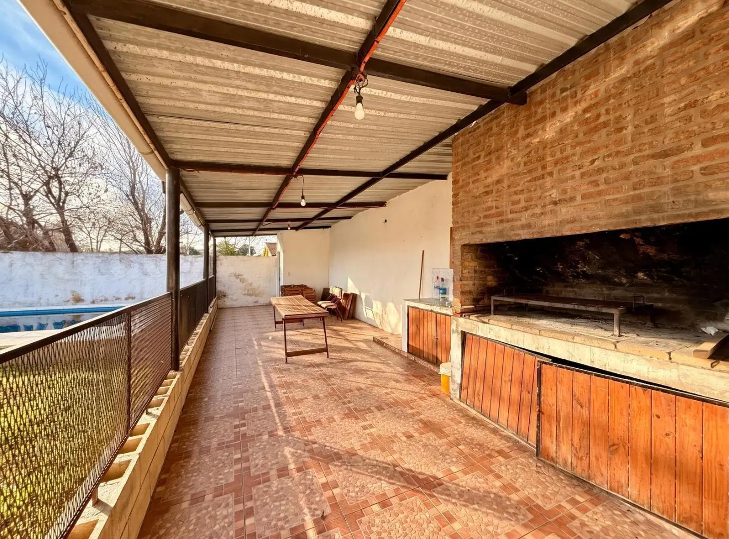 Casa 3 dormitorios, estudio, patio y pileta en venta Fisherton 2