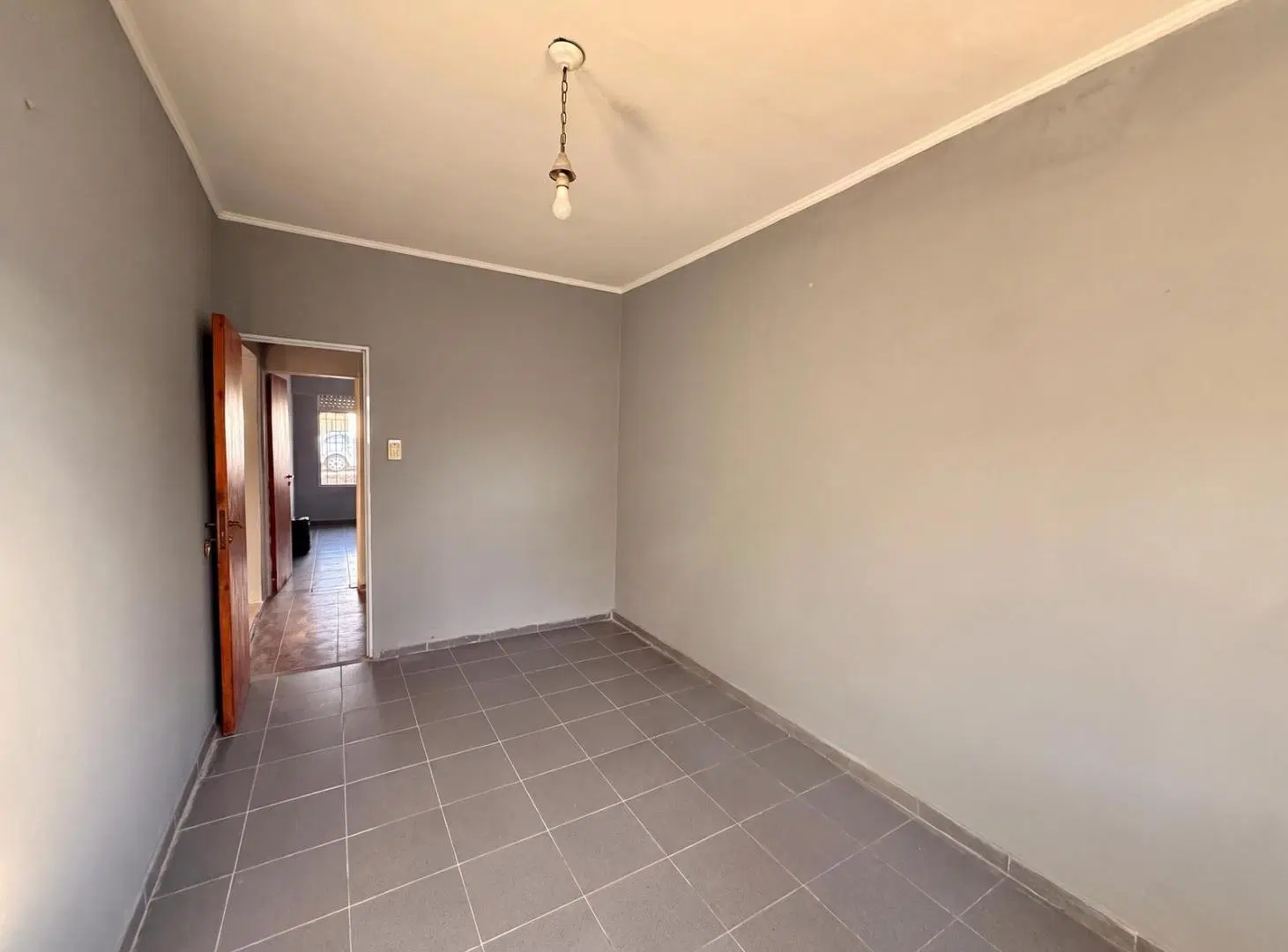 Casa 3 dormitorios, estudio, patio y pileta en venta Fisherton 4