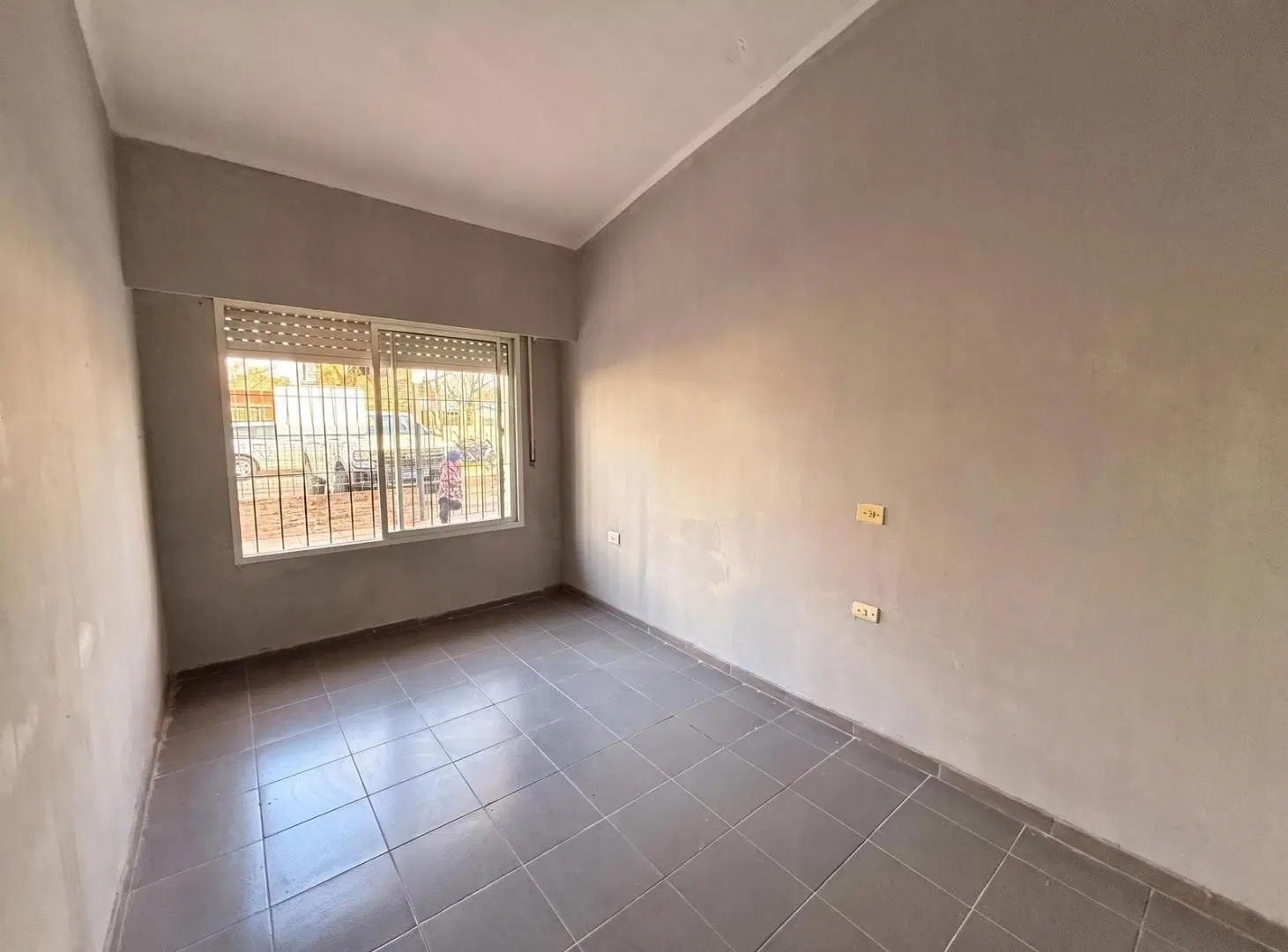 Casa 3 dormitorios, estudio, patio y pileta en venta Fisherton 5