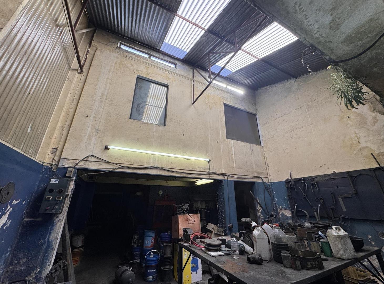 Foto de Local con oficina en venta barrio Matheu, imagen 4