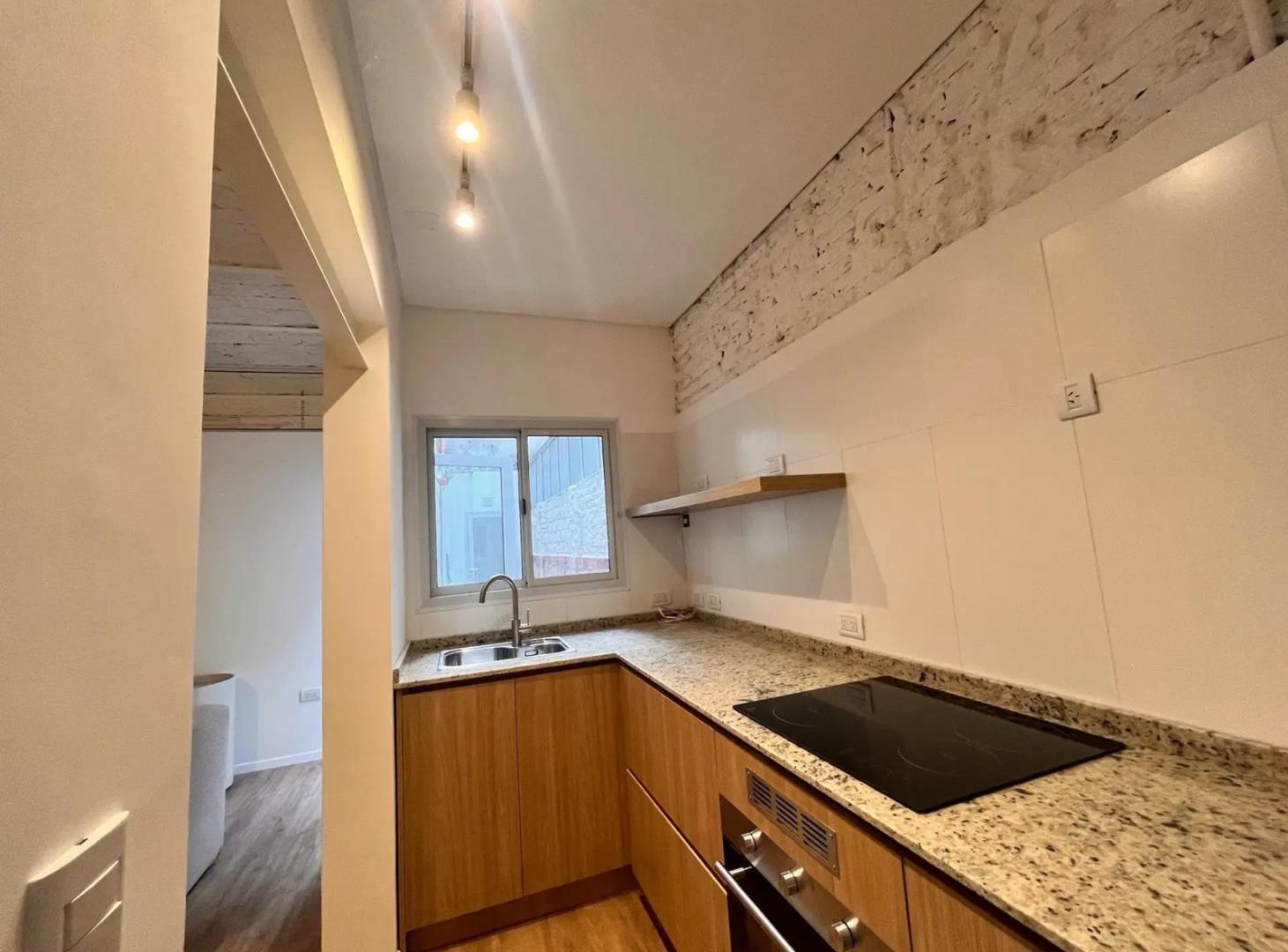 Foto de Departamento dos dormitorios con patio en venta Centro Rosario, imagen 2