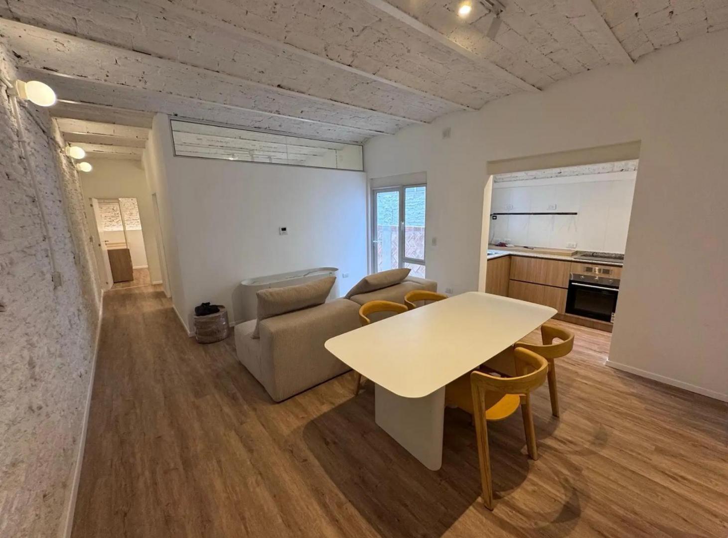 Foto de Departamento dos dormitorios con patio en venta Centro Rosario, imagen 4