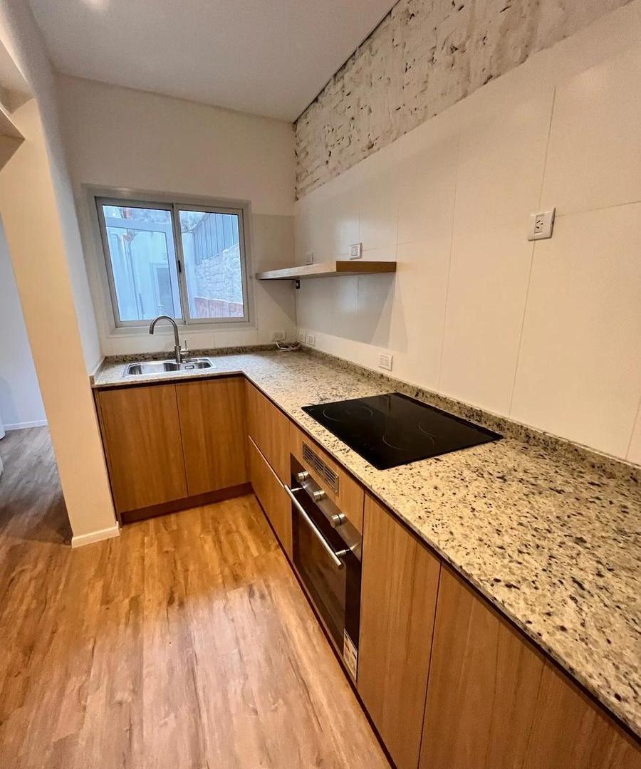 Foto de Departamento dos dormitorios con patio en venta Centro Rosario, imagen 5