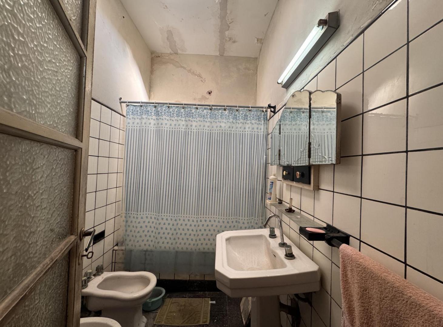Foto de Casa A RECICLAR venta barrio Matheu, imagen 5