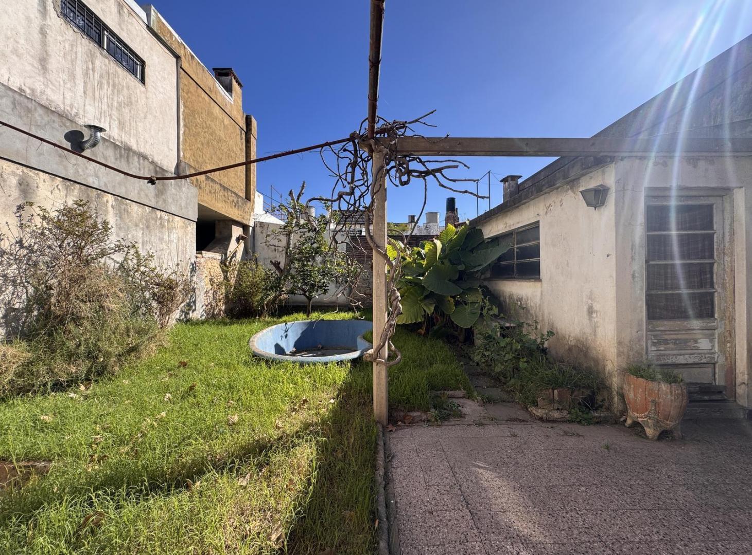 Foto de Casa A RECICLAR venta barrio Matheu, imagen 2