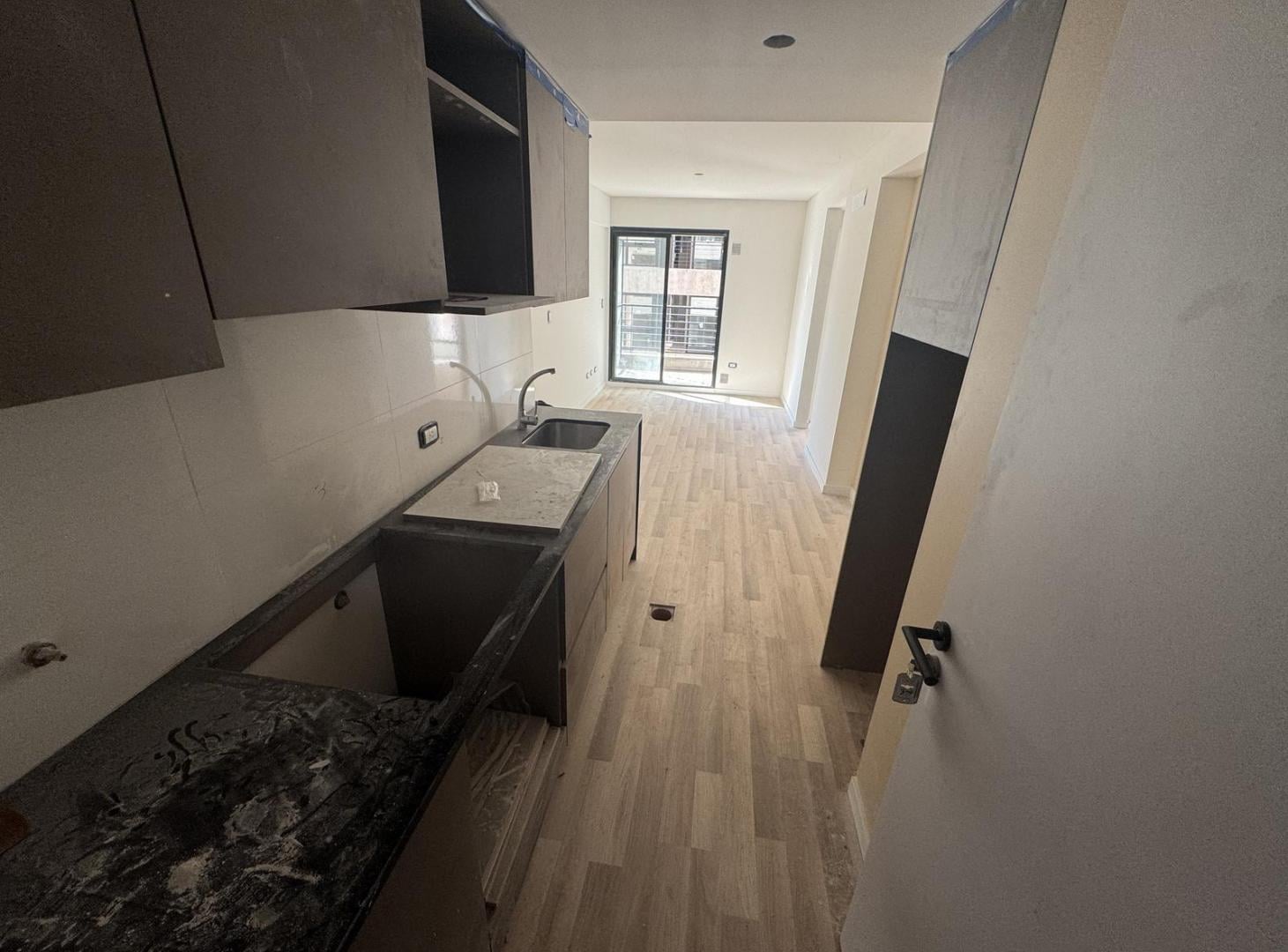 Foto de Departamento monoambiente con balcón venta Centro, imagen 2