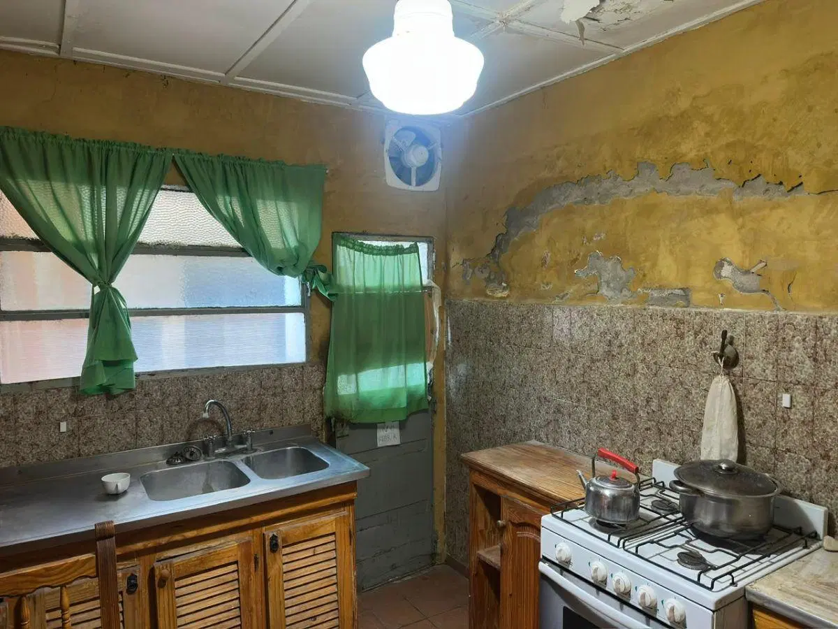 Casa en Venta para refaccionar en S.A. de Areco 4