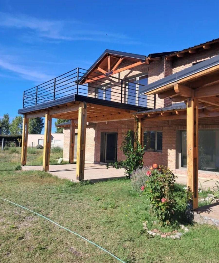 Casa en alquiler de cuatro dormitorios - Distrito Las Paredes - San Rafael