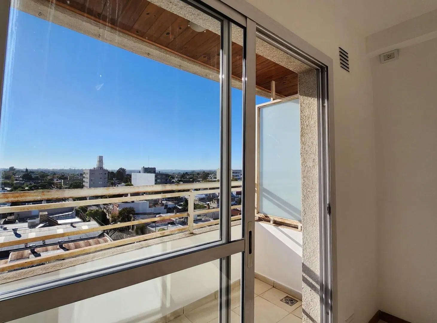 ALQUILER - 1 dormitorio - a metros de Av. Patria 2