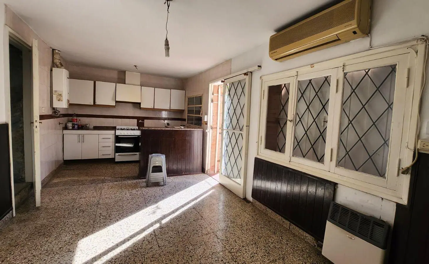 ALQUILER - casa 2 dormitorios - Barrio Guemes 4