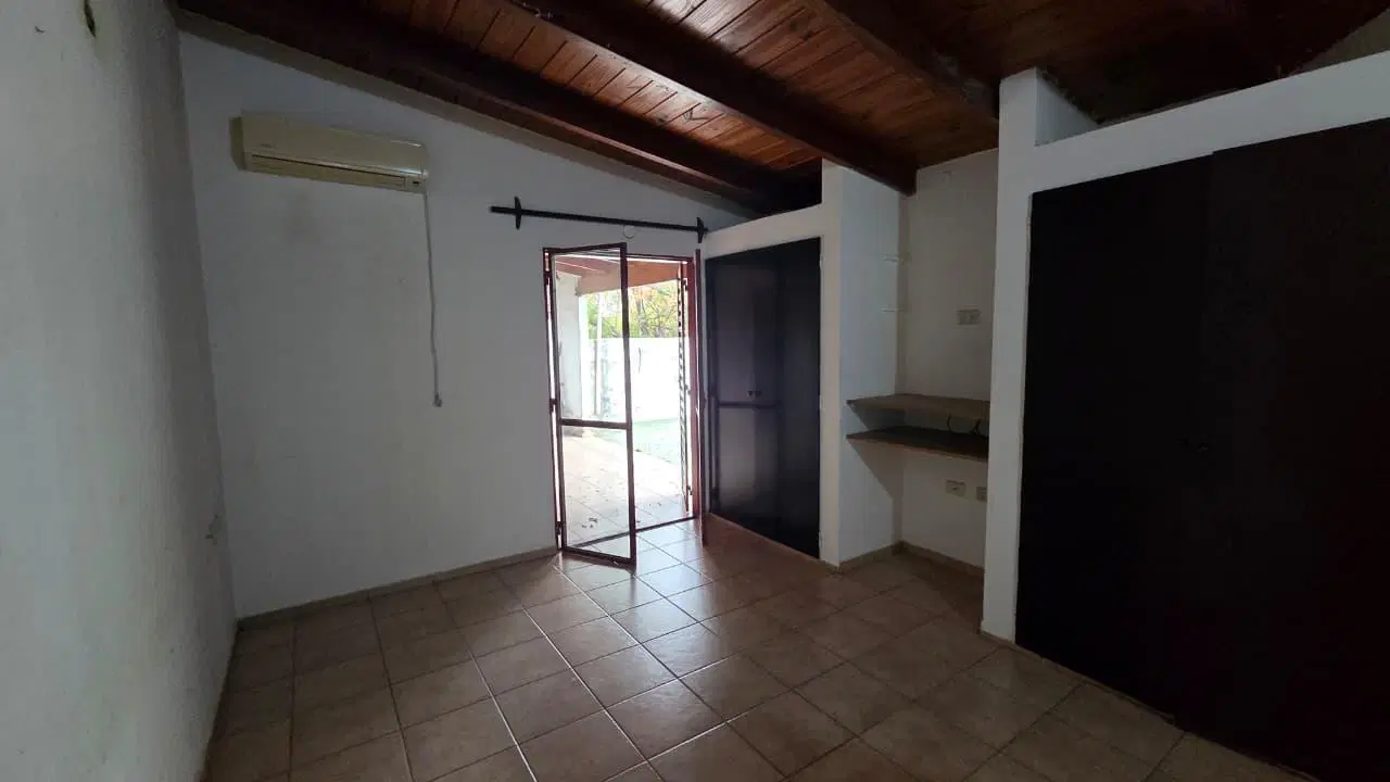 ALQUILER comercial - SALON  2 departamentos 5