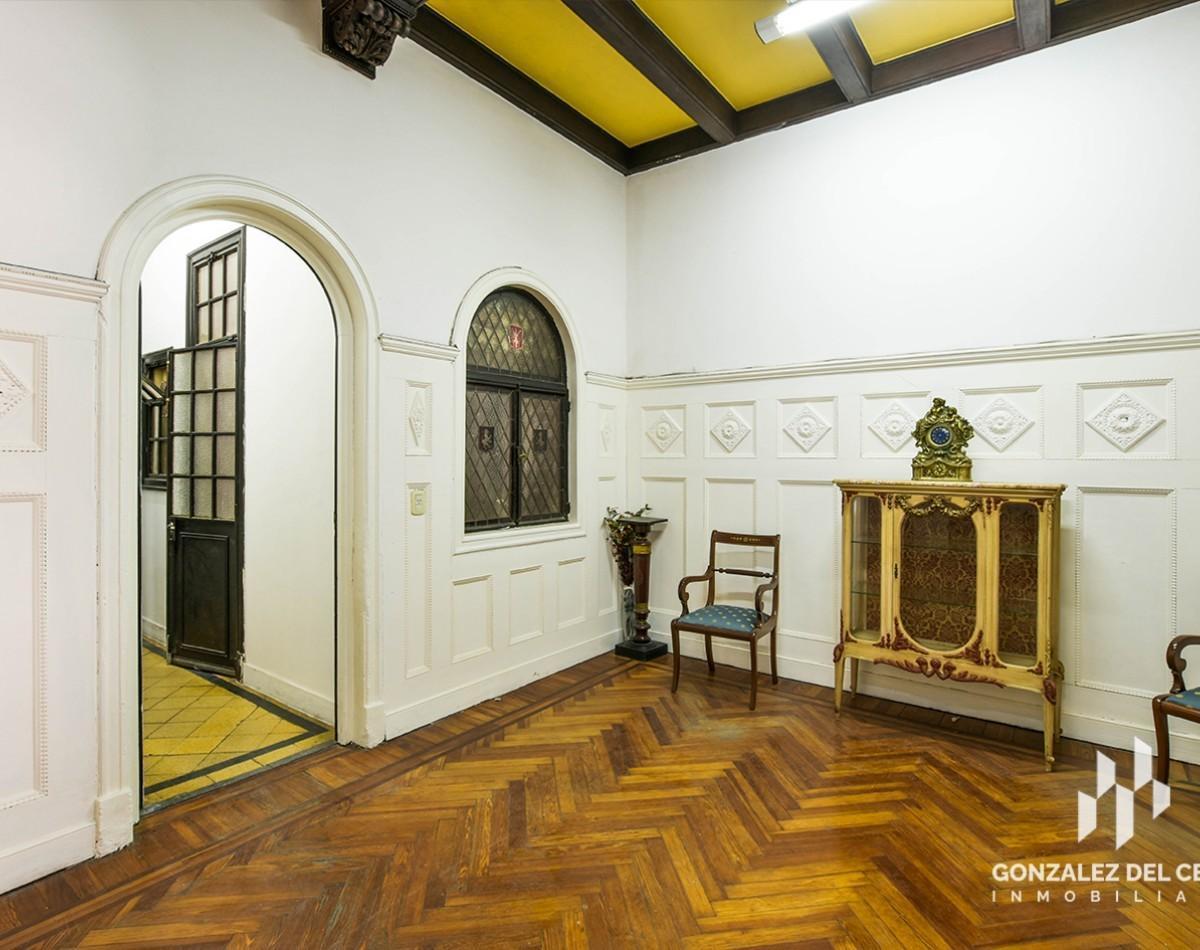 Piso Exclusivo en Corrientes y Av Pellegrini 1