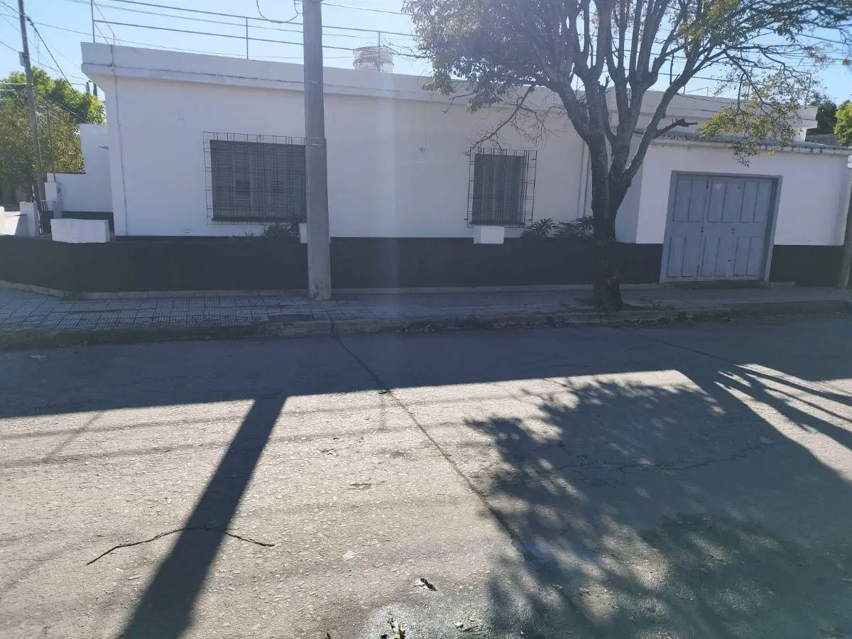 Casa 3 dormitorios en alquiler B° Rivadavia Cochera y Patio 2