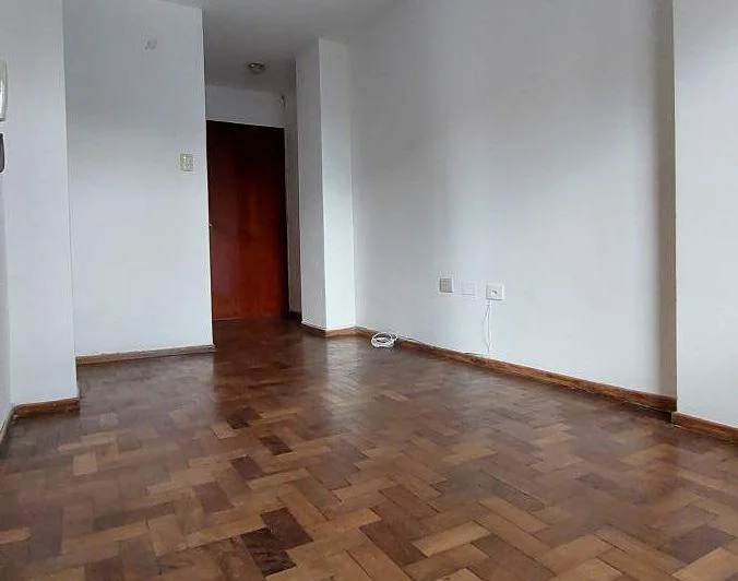 ACOGEDOR DPTO CON BALCON EN LA PEATONAL SOBRE 9 DE JULIO 4