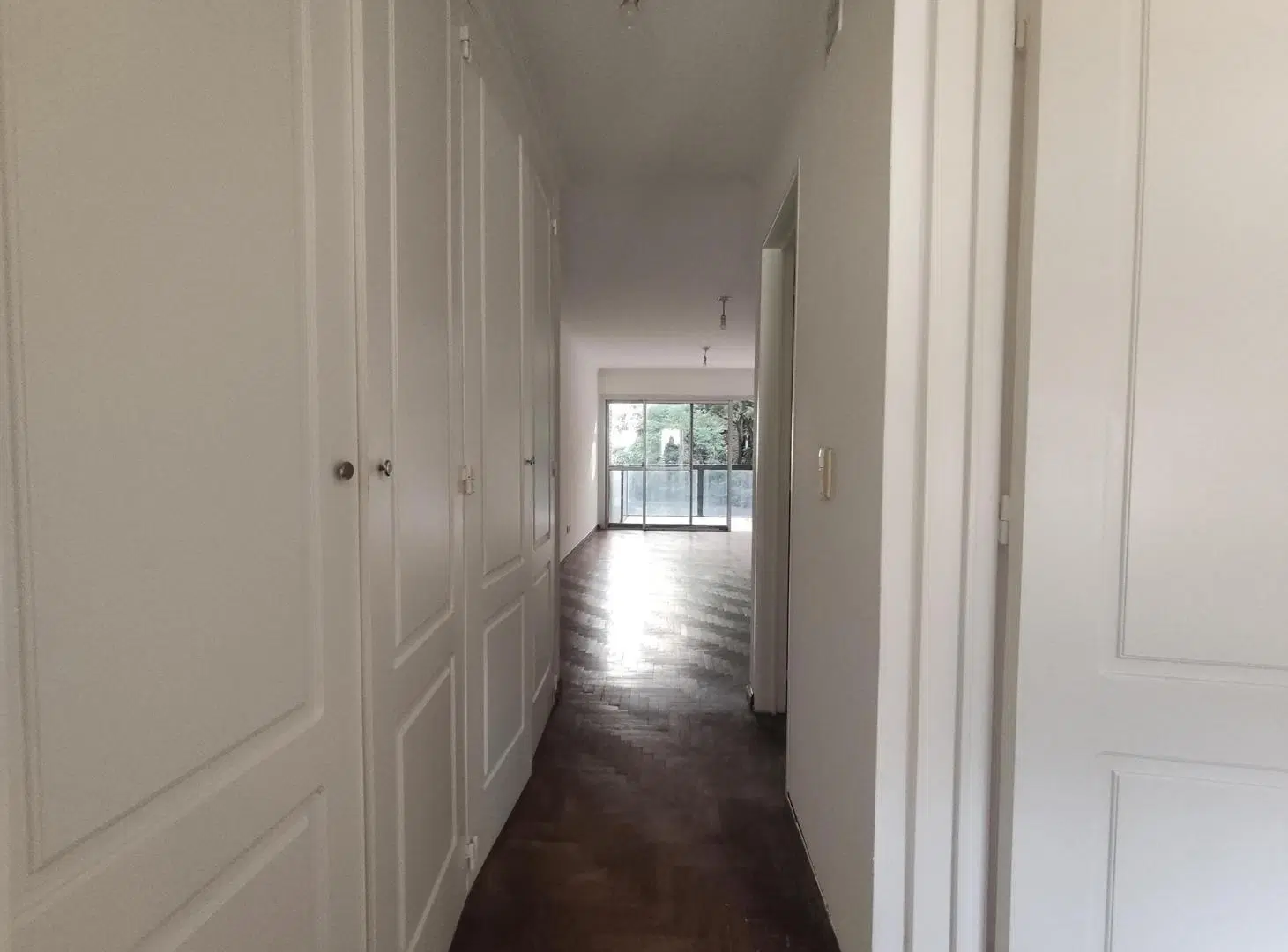 UBICACIÓN PREMIUM EN NVA CBA CON GRAN BALCON: ESTRADA ESQUINA INDEPENDENCIA 2