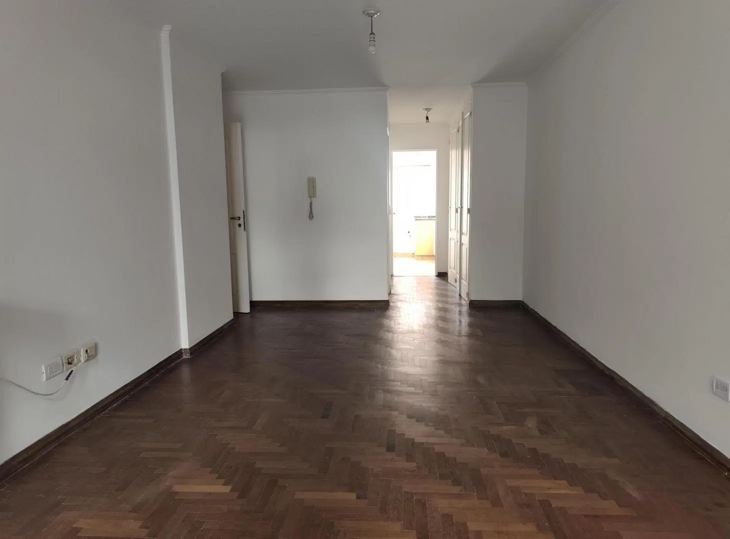 UBICACIÓN PREMIUM EN NVA CBA CON GRAN BALCON: ESTRADA ESQUINA INDEPENDENCIA 3