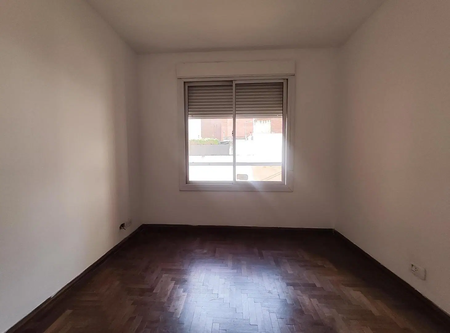 UBICACIÓN PREMIUM EN NVA CBA CON GRAN BALCON: ESTRADA ESQUINA INDEPENDENCIA 4