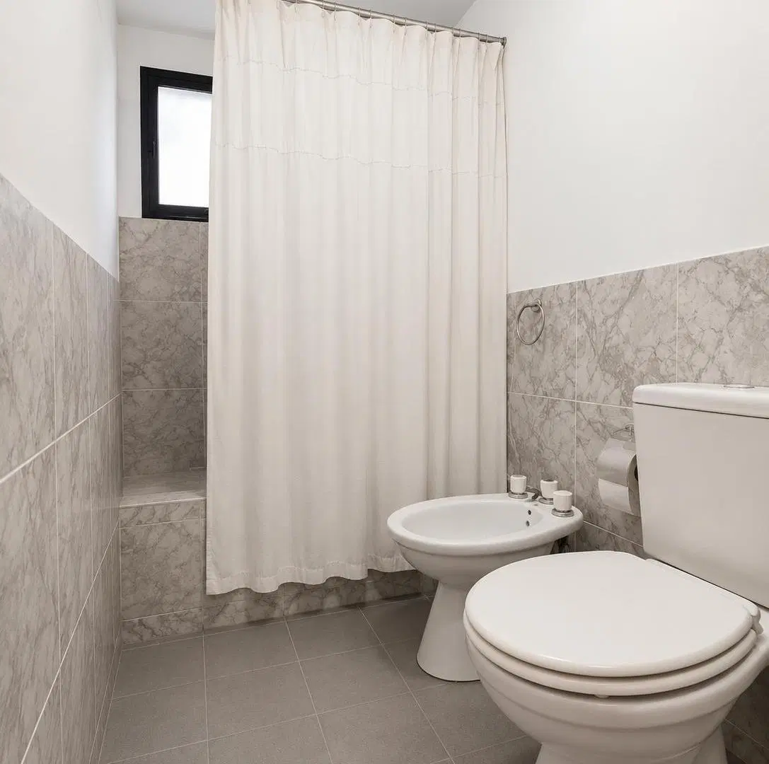 ¡Oportunidad! Departamento de 3 Dormitorios en Planta Baja - Escritura - Quebrada de las Rosas 5