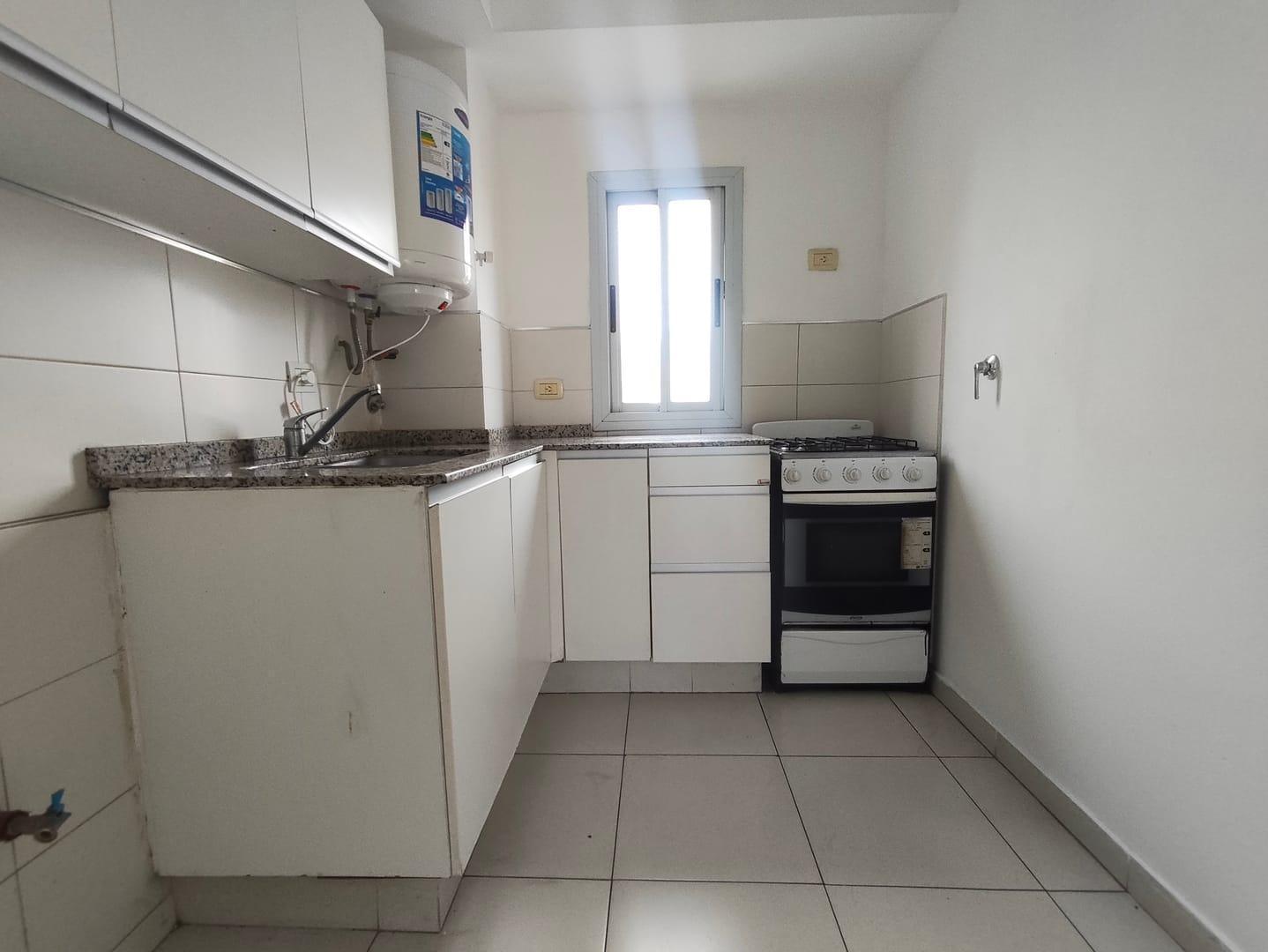 Foto de Bv. San Juan 518 - 1 Dormitorio con balcón - Piso 12 al frente, súper luminoso, imagen 4