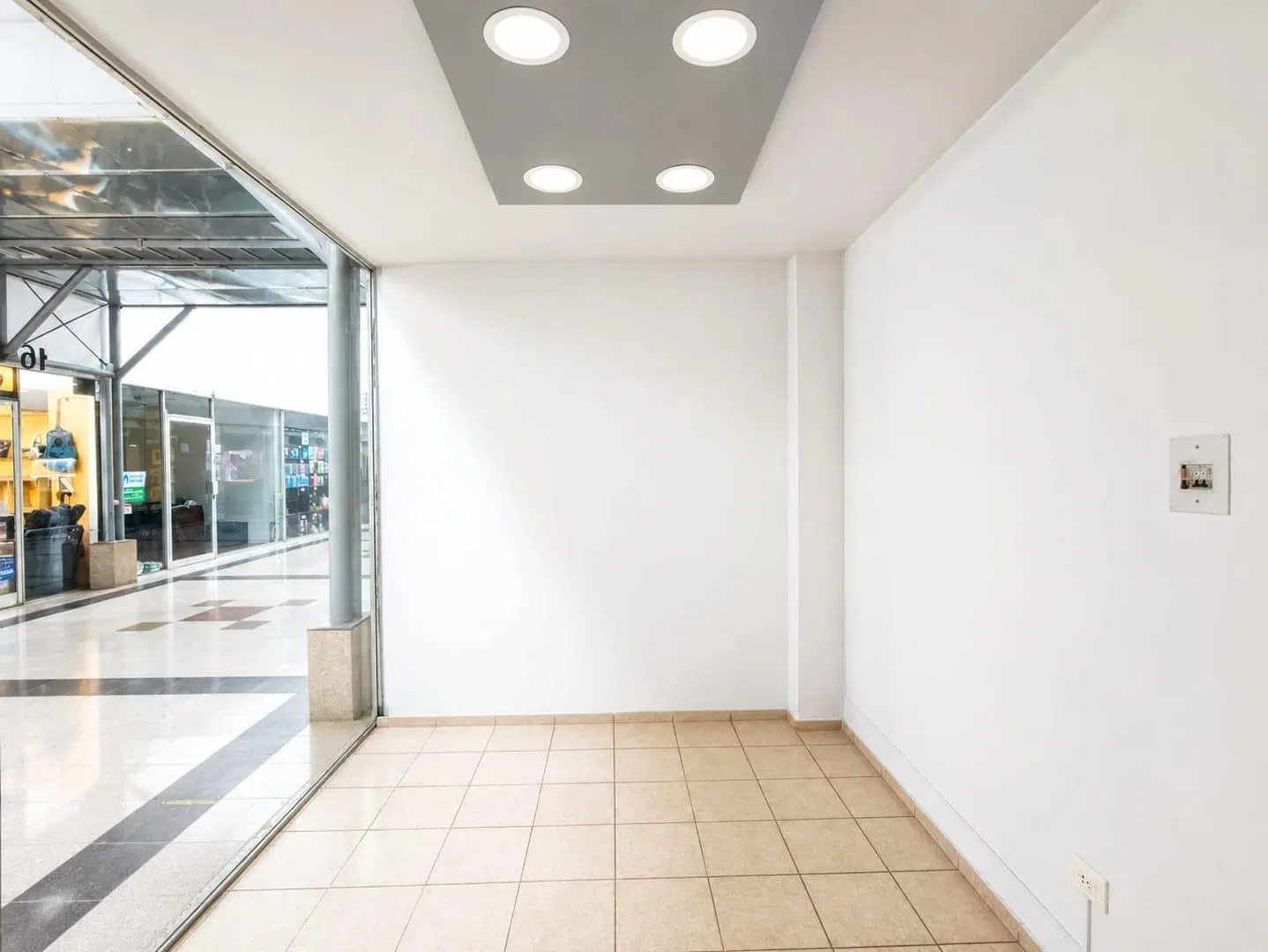 LOCAL EN VENTA EN GALERÍA ESPACIAL - PLENO CENTRO - POSESIÓN INMEDIATA 5