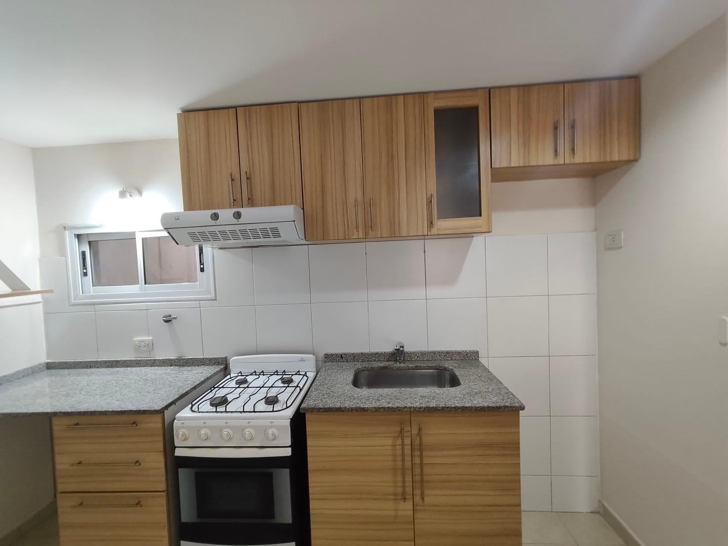 Foto de HERMOSO Y AMPLIO DPTO CON PATIO EN EL CENTRO DE LA CIUDAD, imagen 2