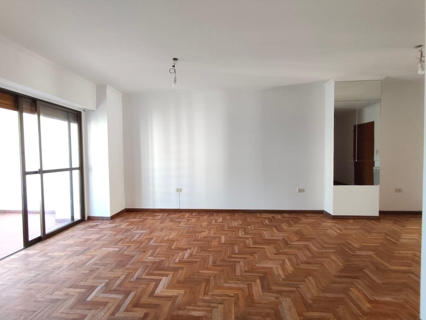 Foto de DIFICIL DE ENCONTRAR: Piso Completo + Balcon Panorámico + Patio con, imagen 1