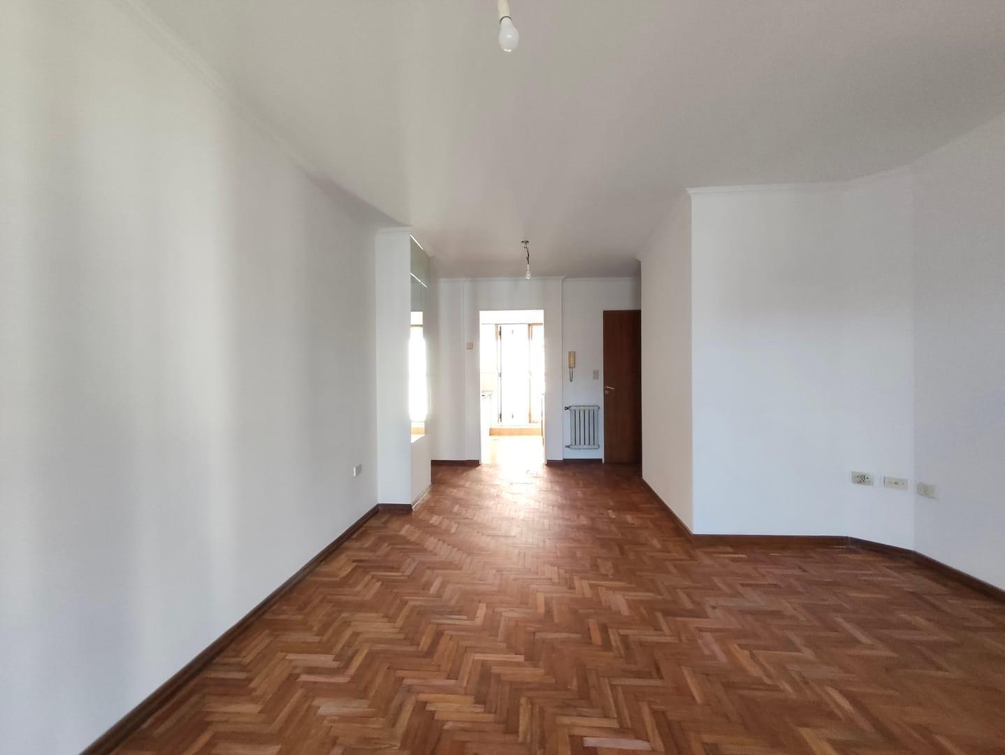 Foto de DIFICIL DE ENCONTRAR: Piso Completo + Balcon Panorámico + Patio con, imagen 4