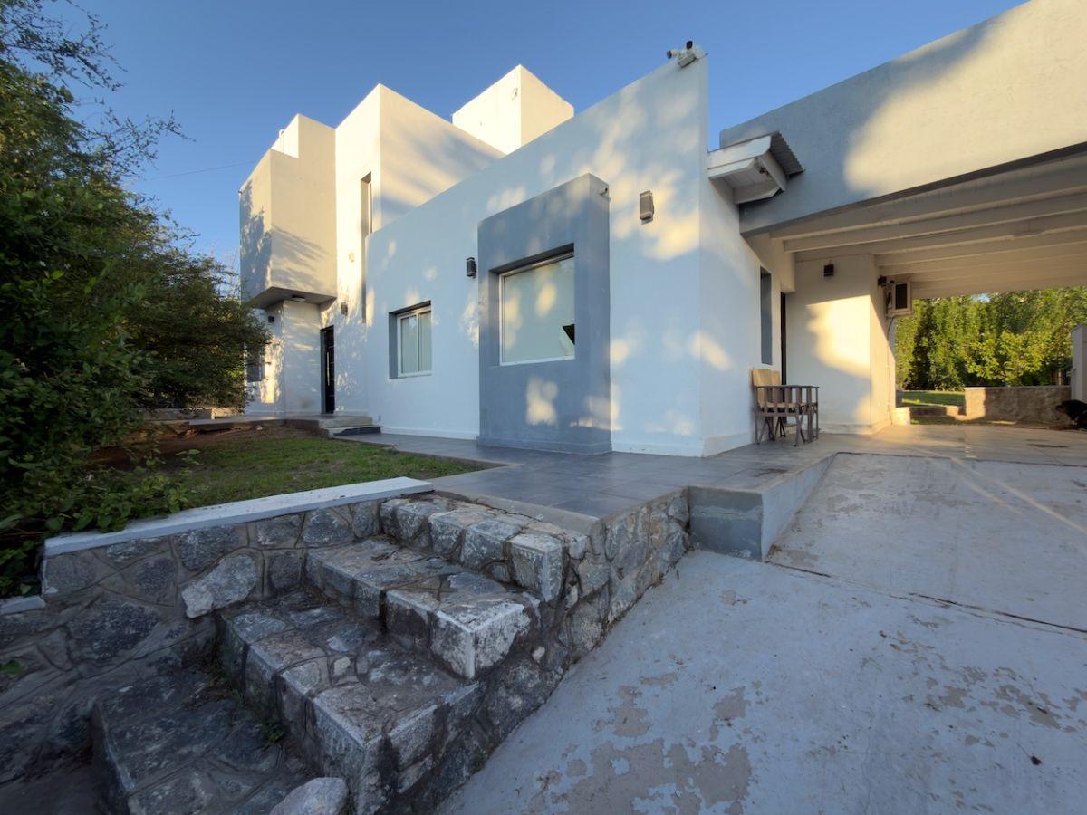 VENDO CASA | 4 AMBIENTES | GRAN PARQUE 1500m2 | LISTA PARA VIVIR | LA FALDA