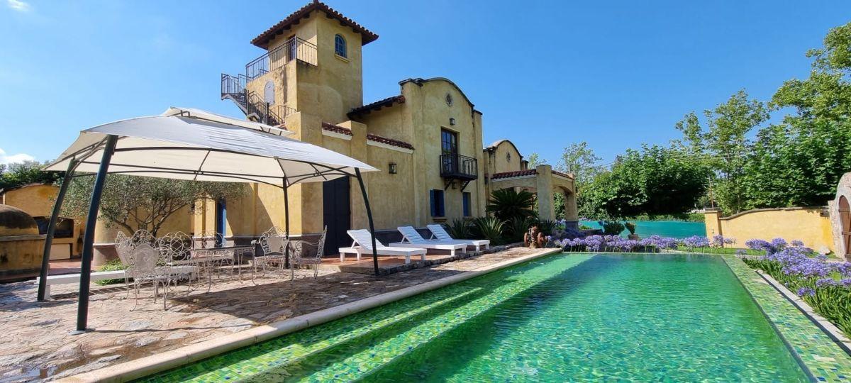 Vendo residencia Estilo Mediterráneo frente al Golf – Propiedad Exclusiva