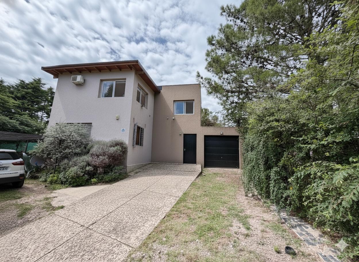 VENDO CASA | 4 AMBIENTES | PISCINA | DOS PLANTAS | VILLA GIARDINO