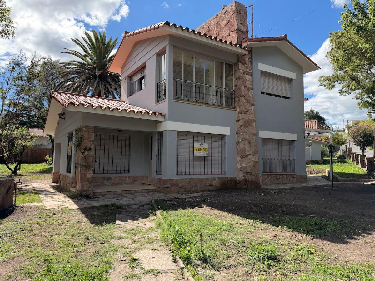 VENDO CASA | 5 AMBIENTES | LOTE 447M2 | DOS PLANTAS | SERVICIOS COMPLETOS | LA FALDA