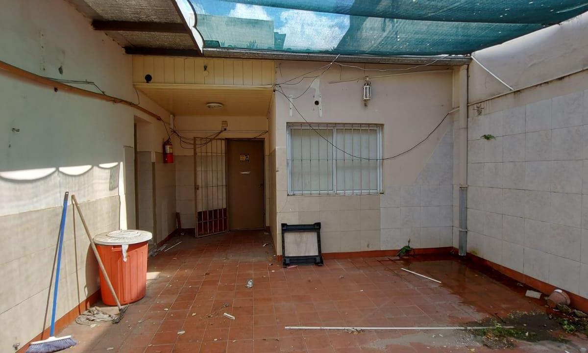 Lote Comercial con Cochera y Vivienda en Venta, Paternal 5